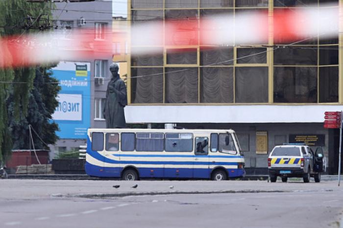 Украинский террорист отказался дать людям воду и пустить их в туалет