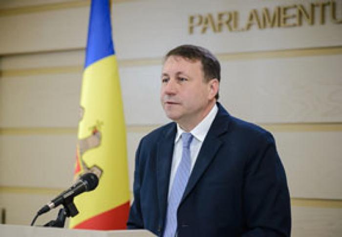 UN DEPUTAT AL PLATFORMEI DA A SESIZAT CURTEA CONSTITUŢIONALĂ PRIVIND ADOPTAREA DE CĂTRE GUVERN A UNOR LEGI PRIN ANGAJAREA RĂSPUNDERII