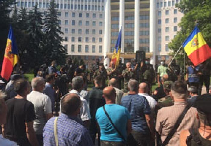 VETERANII CONFLICTULUI ARMAT DE PE NISTRU AU DESFĂŞURAT O ACŢIUNE DE PROTEST LA PARLAMENT