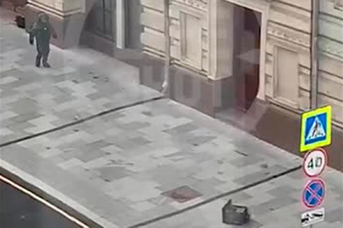 Взрыв сумки с пиццей в центре Москвы показали на видео