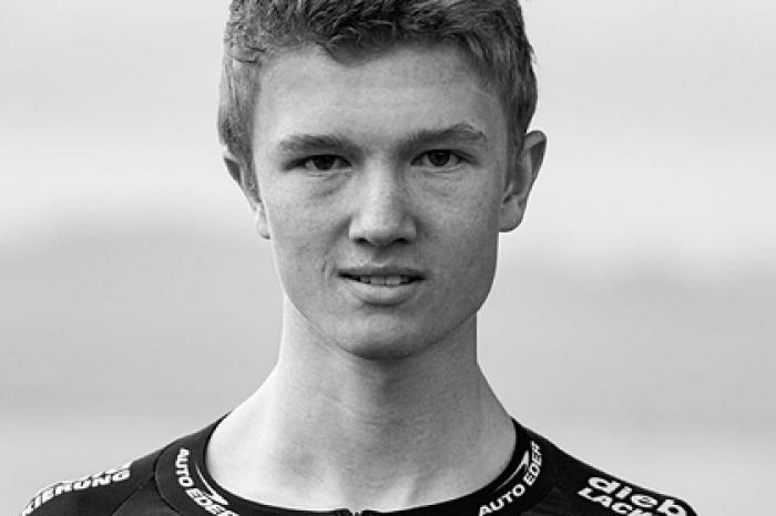 17-летний велогонщик попал под машину на тренировке и умер