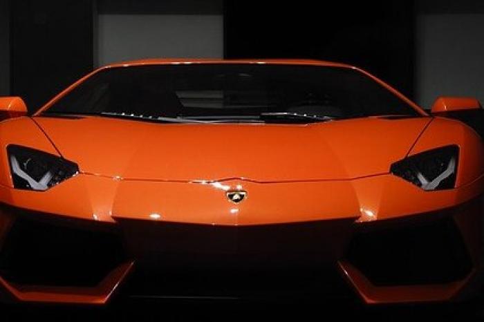 Американец попался на покупке дорогого автомобиля на выплаты по коронавирусу