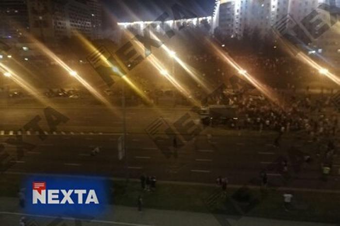 Автозак протаранил толпу протестующих в Минске