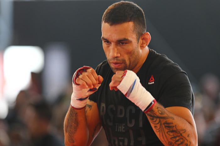 Бывший чемпион UFC пообещал прикончить Емельяненко в первом раунде