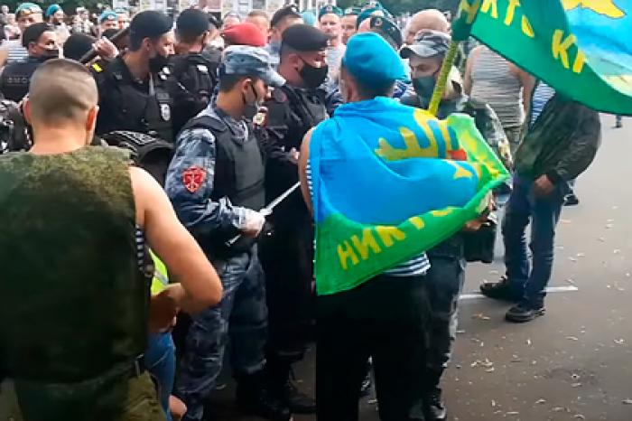 Десантник признал вину в нападении на росгвардейцев в парке Горького