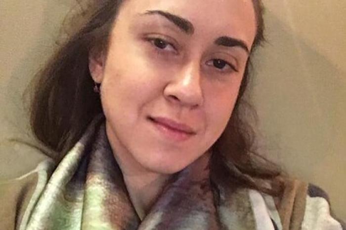 Дочь Любови Успенской позагорала топлесс и разгневала соседей