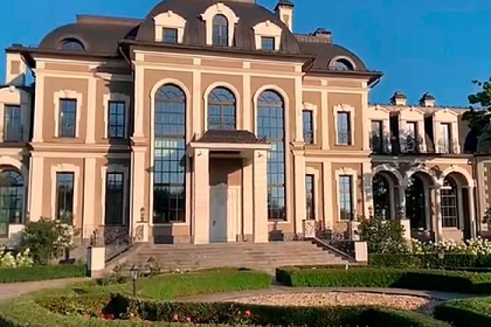 Дворец задержанного проректора МГУ попал на видео
