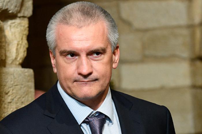 Глава Крыма заработал в три раза меньше жены