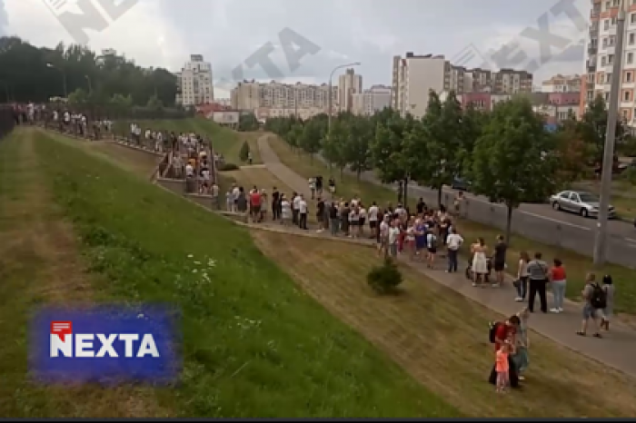 Голосование в Белоруссии пришлось продлить из-за очередей
