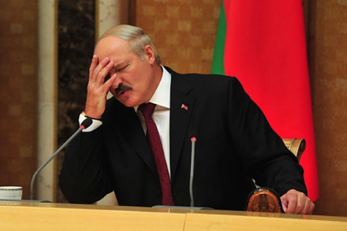 Лукашенко заявил о скатывающейся к пропасти планете