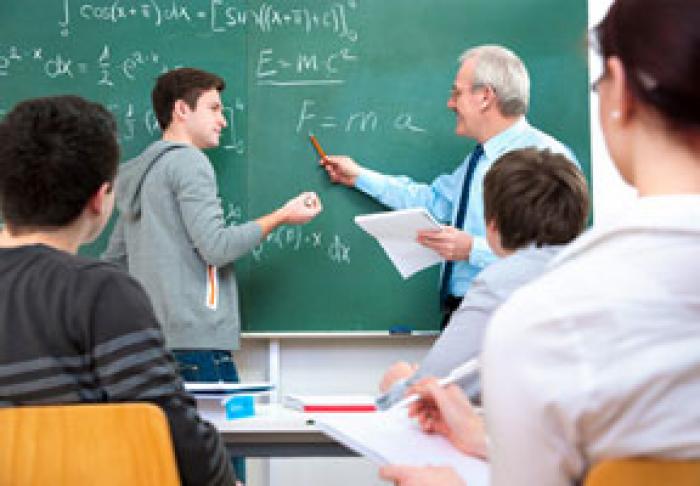 MINISTERUL EDUCAȚIEI LE PROMITE PROFESORILOR SALARIUL INTEGRAL, INDIFERENT DE MODELUL DE PREDARE