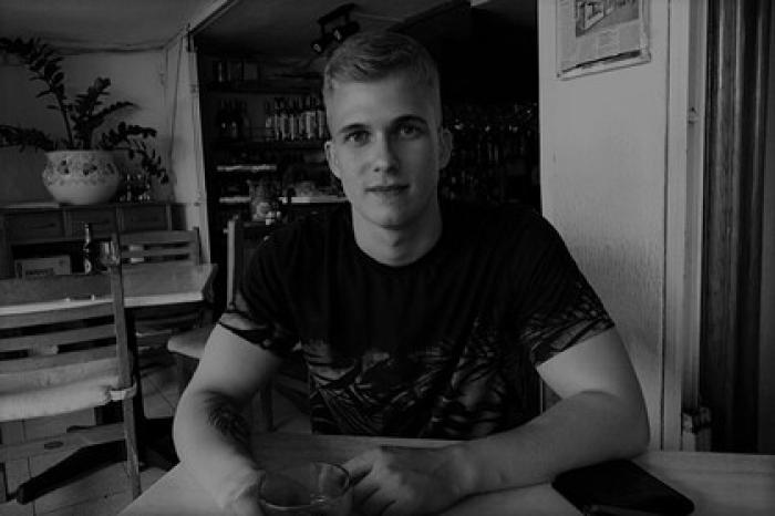 Молодой спортсмен искупался в озере в жару и умер