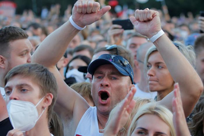 На митингах соперницы Лукашенко начались задержания