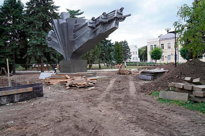 Определен срок окончания благоустройства парка в станице Ленинградской