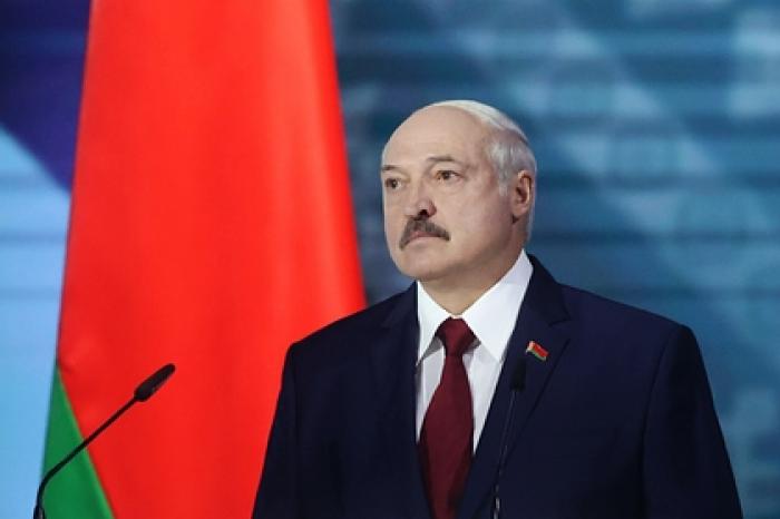Подсчитано число вырезанных из обращения кадров с вытирающим пот Лукашенко