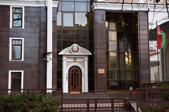 Посольство Белоруссии на Украине попытались закидать яйцами