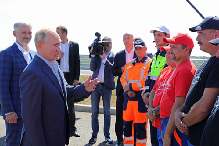 Путин открыл мегатрассу в Крыму