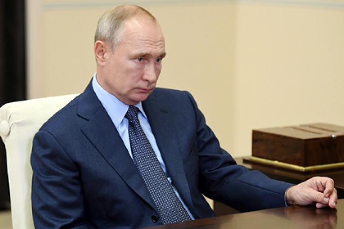 Путин потребовал разобраться с коллекторами