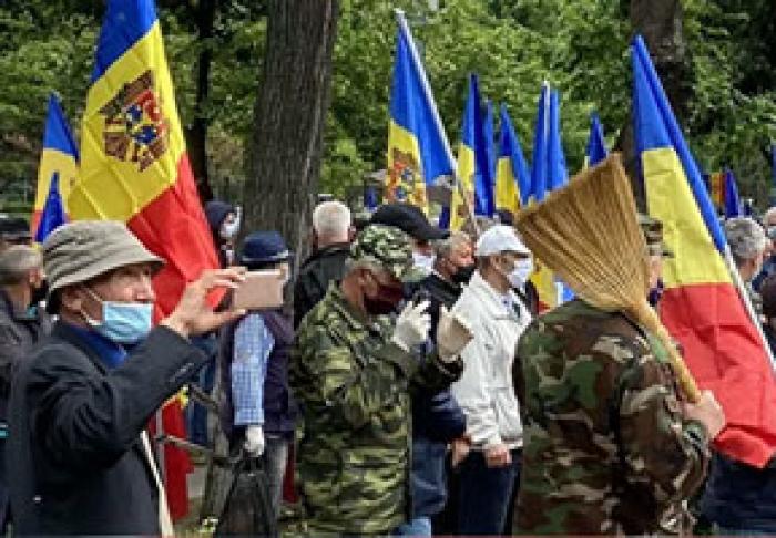 VETERANII CONFLICTULUI DE PE NISTRU AU PROTESTAT LA CHIŞINĂU, CERÂND DEMISIA LUI DODON