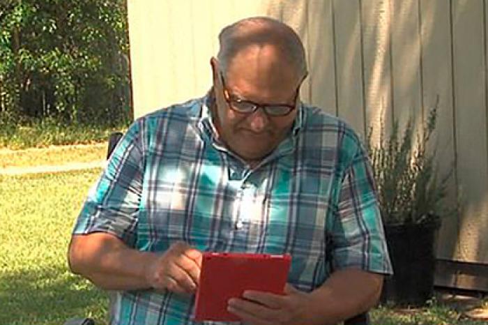 Ветеран нашел потерянную пассию при помощи объявления на перекрестке