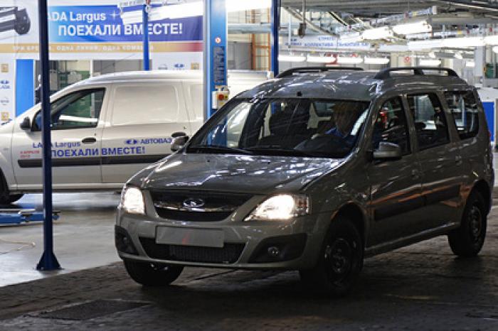 В Госдуме захотели предоставлять семьям с пятью детьми автомобили