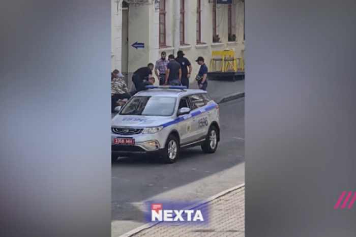 В Минске задержали и положили на асфальт журналистов «Дождя»
