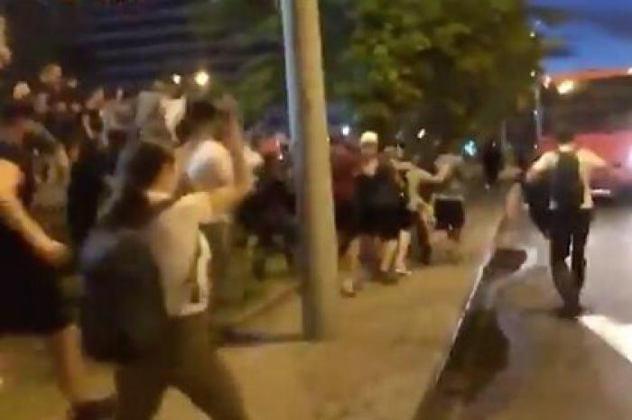 В центре Минска начали возводить баррикады