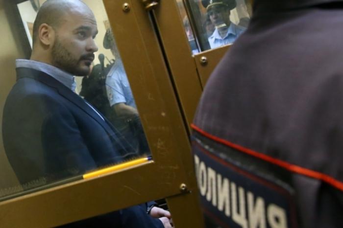 Адвокат рассказал о написанных под диктовку предсмертных записках Тесака