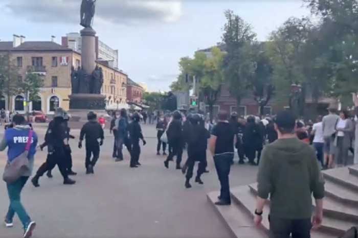 Белорусский ОМОН стрелял в воздух во время разгона протестов