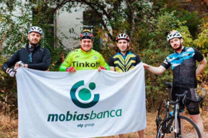 CICLIȘTII MOBIASBANCA – OTP GROUP, DE CINCI ANI PE BICICLETĂ PENTRU O CAUZĂ NOBILĂ