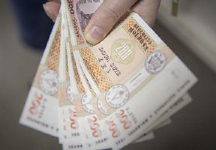 CU CÂT VOR CREȘTE ACCIZELE LA PETROL, ȚIGĂRI ȘI ALCOOL. MINISTERUL FINANȚELOR A PREZENTAT PROPUNERILE PENTRU POLITICA BUGETAR-FISCALĂ