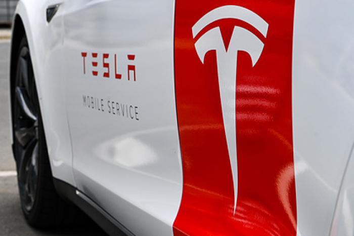 Илон Маск рассказал о проблемах Tesla