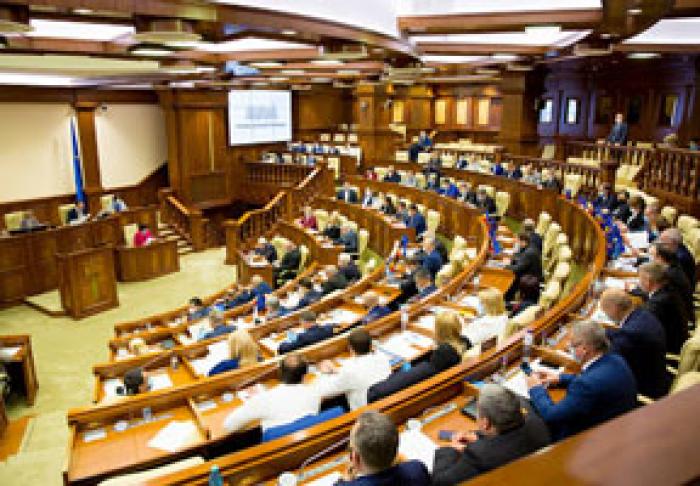 LA ÎNCEPUTUL SESIUNII PLENARE, MAJORITATEA PARLAMENTARĂ SCOATE DE PE AGENDĂ TOATE PROPUNERILE OPOZIȚIEI