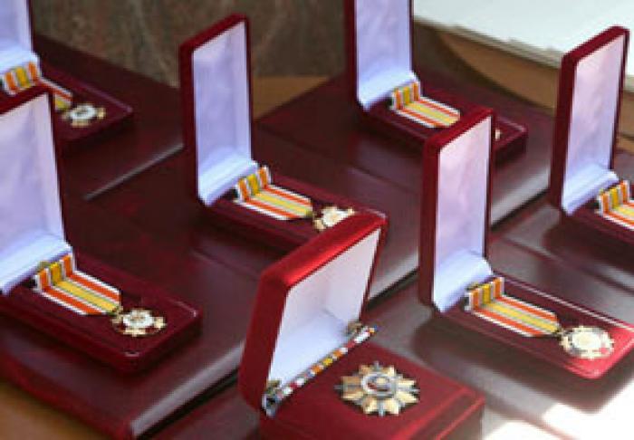 LA ÎNCHEIEREA MANDATULUI, PREŞEDINTELE IGOR DODON ÎI DECOREAZĂ PE PROCURORI, FUNCŢIONARI ŞI ARTIŞTI