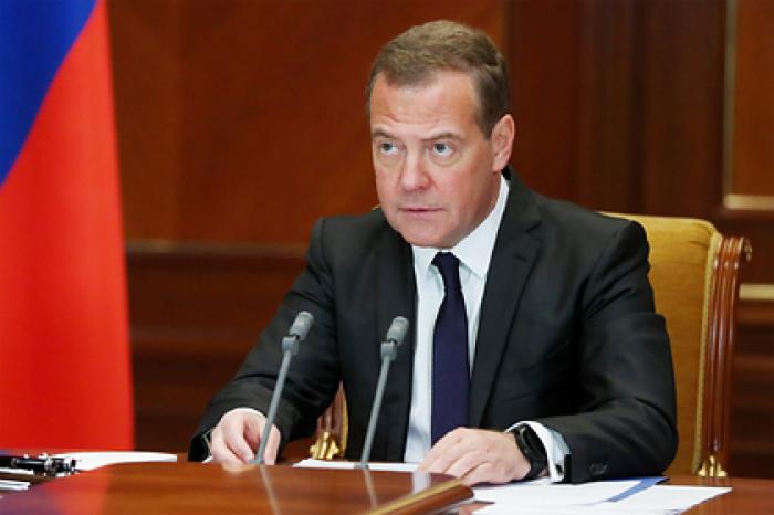 Медведев оценил идею назвать улицы в честь умерших врачей с коронавирусом