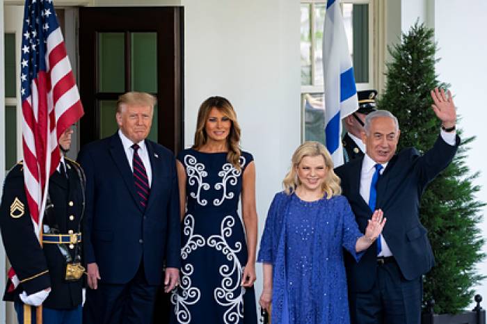 Мелания Трамп пришла на встречу в платье за сотни тысяч рублей и была обругана