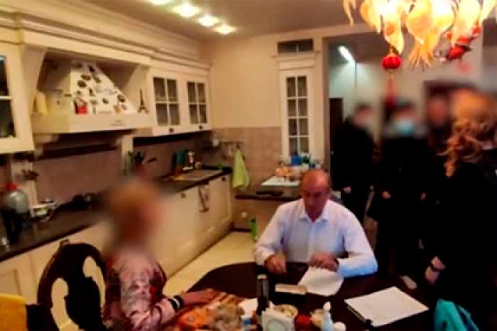 Появилось видео обыска у бывшего губернатора Иркутской области