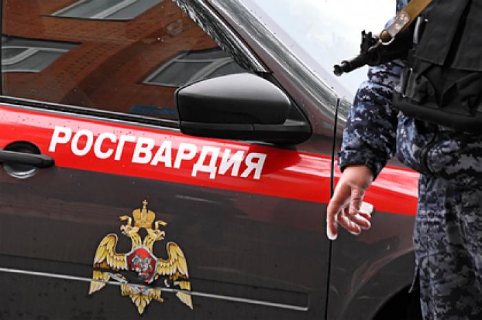 Спецназ Росгвардии по ошибке взломал дверь в квартиру матери российской актрисы