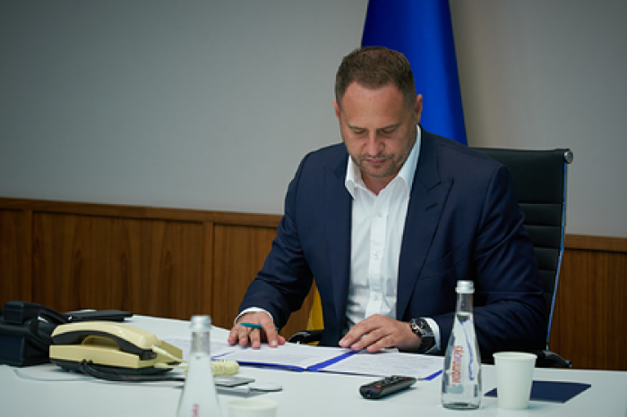 Суд постановил завести дело на главу офиса Зеленского из-за «вагнеровцев»