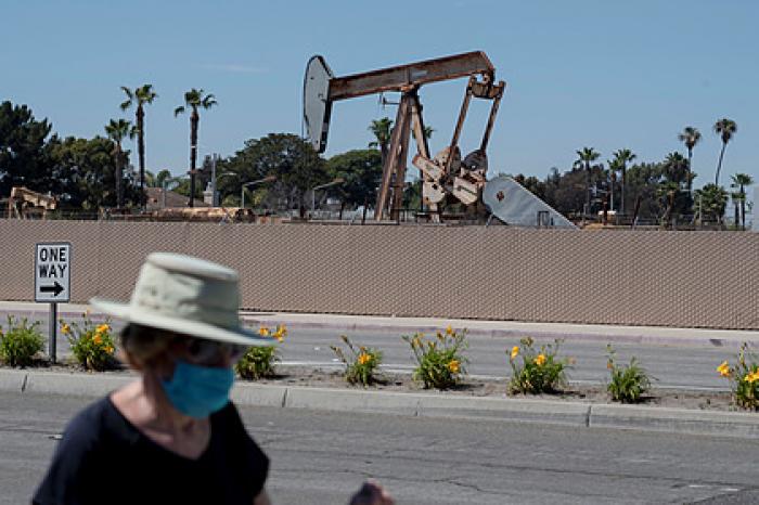 Ураган парализовал американских нефтяников