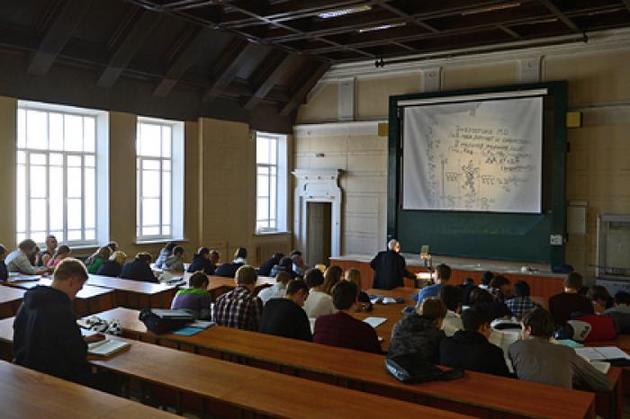 В России захотели равенства зарплат руководства и преподавателей вузов