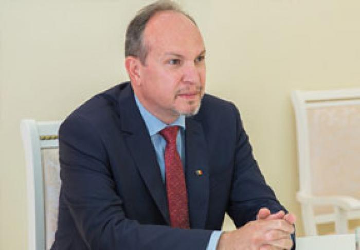 AMBASADORUL ROMÂNIEI LA CHIŞINĂU: INVESTITORII STRĂINI NU TREBUIE SĂ ACOPERE PIERDERILE DE PE URMA FURTULUI BANCAR