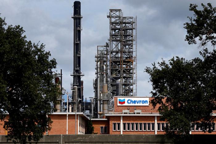 Американская нефтяная компания рухнула в цене и стала лидером рынка