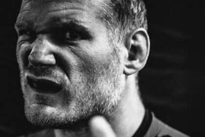 Бывший чемпион UFC подерется на голых кулаках