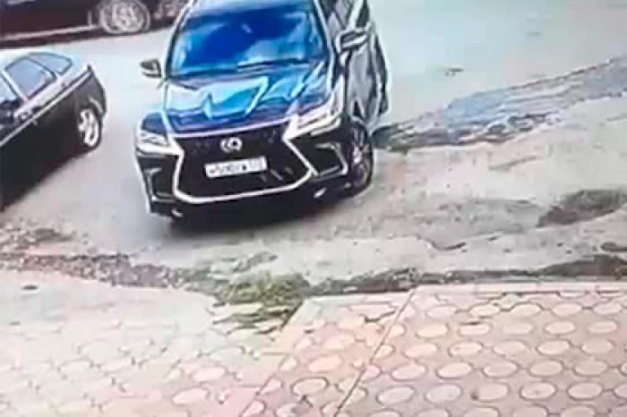 Драка и убийство бывшего бойца ММА в дагестанском кафе попали на видео