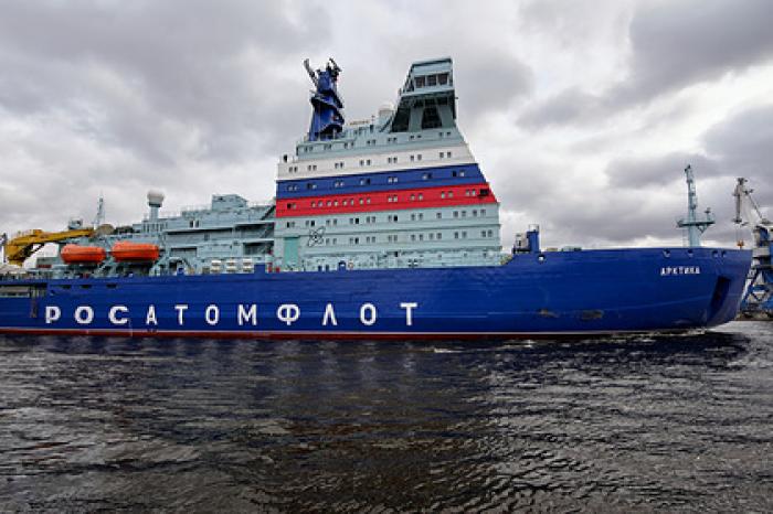 Головной универсальный атомный ледокол «Арктика» достиг Северного полюса