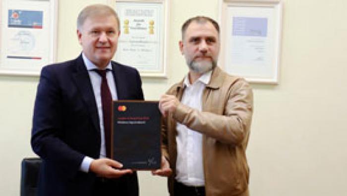 MAIB – PREMIATĂ DE MASTERCARD PENTRU POZIȚIA DE LIDER ÎN ACCEPTAREA CARDURILOR
