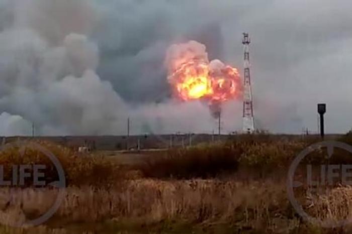 Момент взрыва в бывшей российской воинской части попал на видео