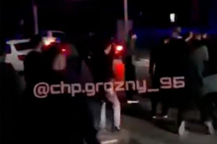 Опубликовано видео с места перестрелки между бойцами ОМОН и СОБР в Чечне