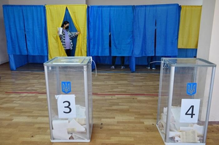 Опубликованы данные экзитполов по всеукраинскому опросу Зеленского